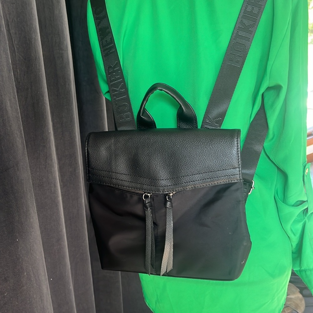 Gorgeous Botkier Backpack 😍 Great Condition! - Picture 4 of 5